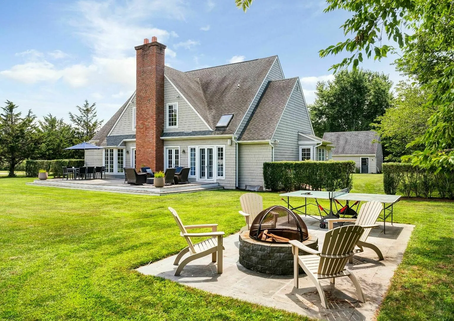 Stunning 4 Bedroom East Hampton Home! — Photo 3