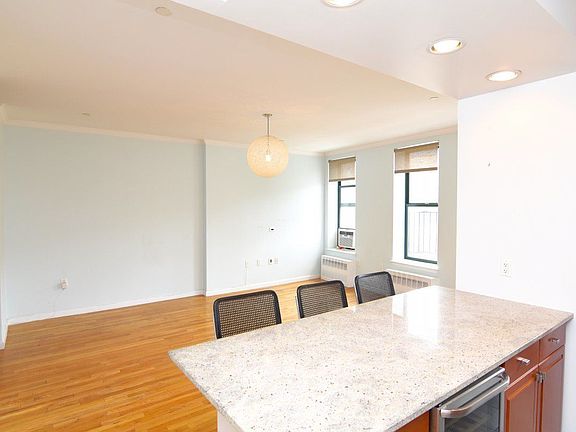 3rd image of 140 Edgecombe Ave APT 4