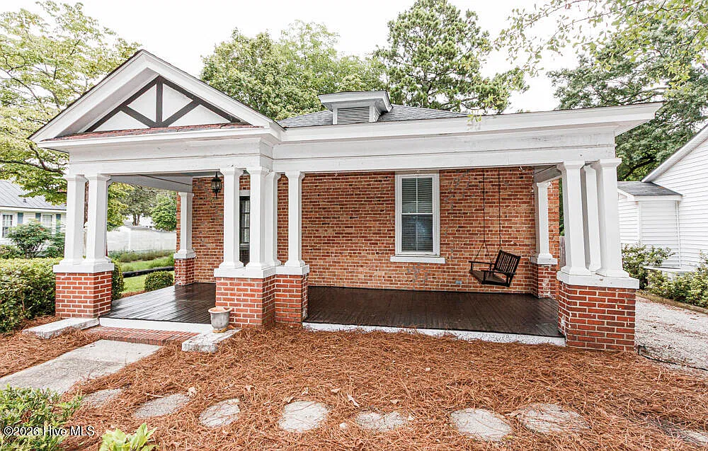 3 bed, 1.0 bath, 1685 sqft, $1,500 — Photo 1