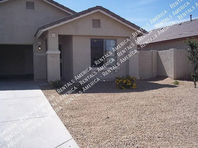 6605 W Desert Ln — Photo 2