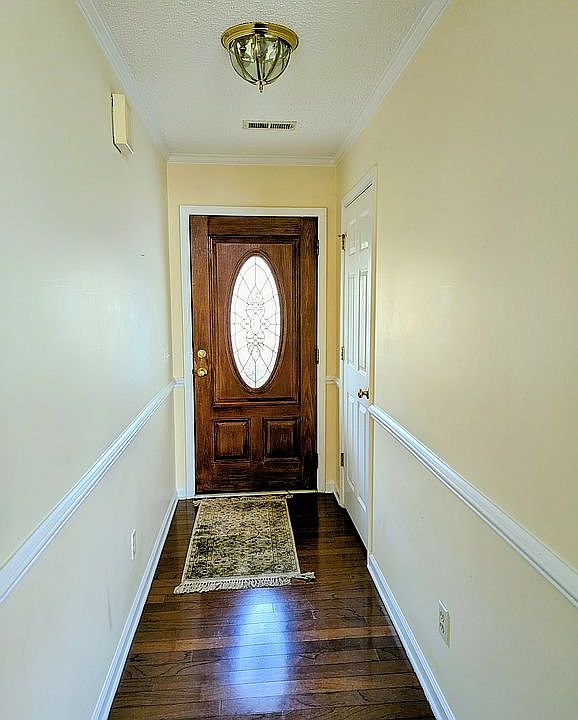 2nd image of 12 Southwoode Cir