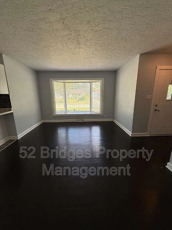 3 bed, 1.5 bath, 1038 sqft, $1,650 — Photo 3