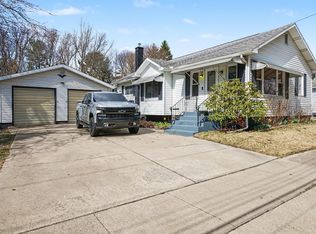 329 Chippewa St, Buchanan, MI 49107