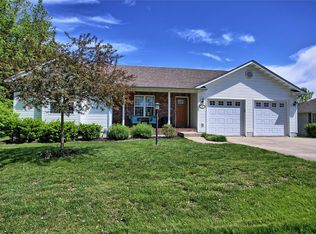 319 E Donnewald St, Worden, IL 62097