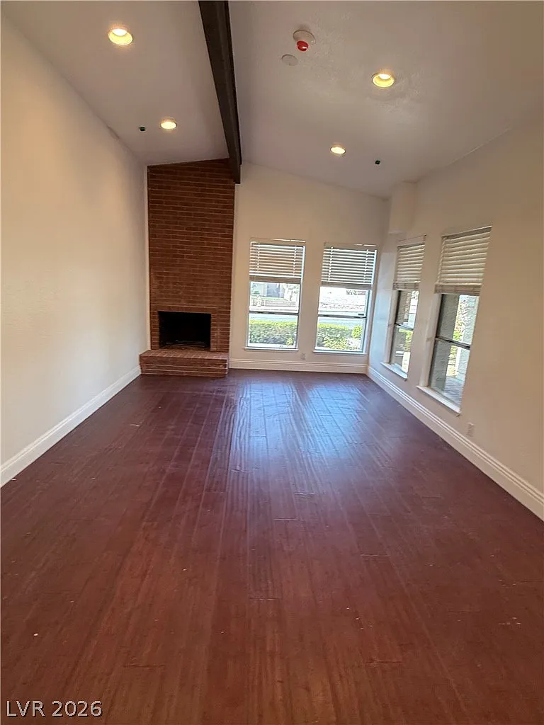 5 bed, 1869 sqft, $2,700 — Photo 3