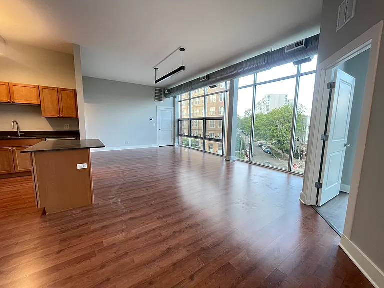 2000 N Milwaukee Ave #301 — Photo 2