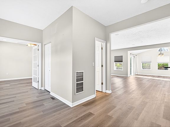 2nd image of 403 McCormick Rd