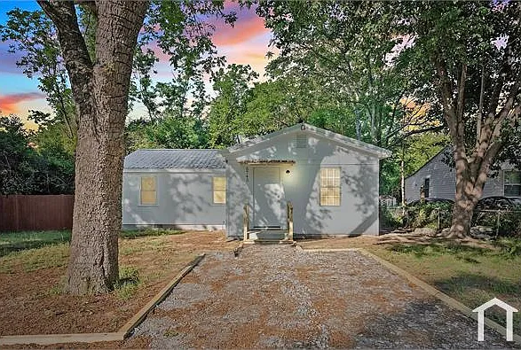 3 bed, 1140 sqft, $1,450 — Photo 1