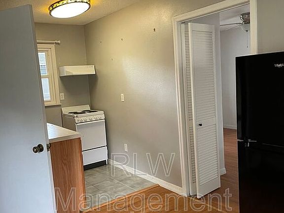 3rd image of 711 N Rockingham Ave