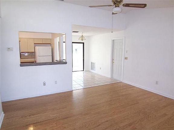Kitchen & Dining Area