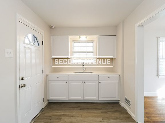 4th image of 3741 Norwich Ln