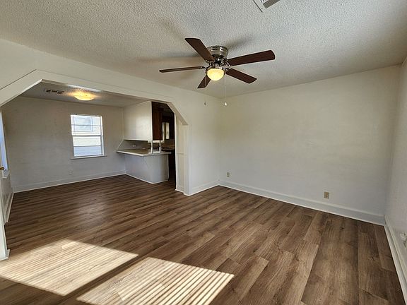 2nd image of 829 N Union Ave