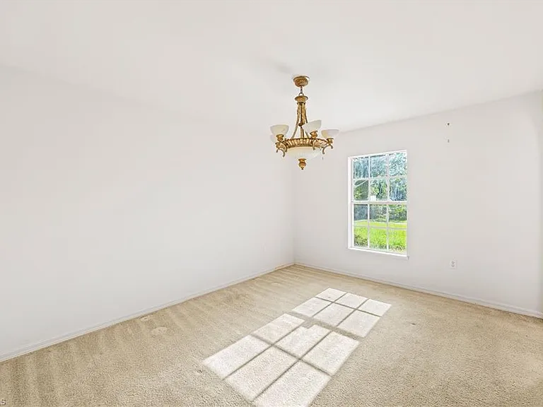 312 Lenz Ave S — Photo 2