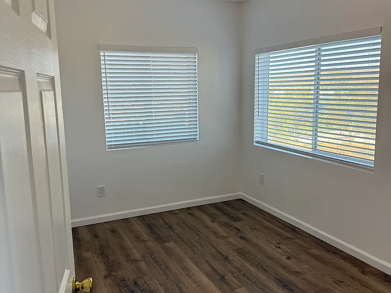 30400 Morton Ave — Photo 3
