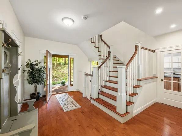 250 Meadowbrook Rd, Dedham, MA 02026