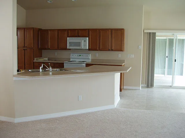 Kitchen. To the right Space for Table/Chairs.
Sliding Door to Patio