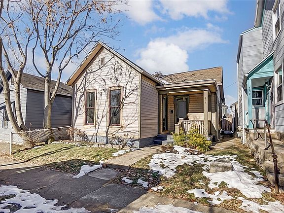 4th image of 207 Adams St