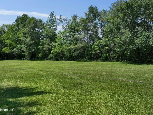 2440 Lloyds Ln, Vancleave, MS 39565