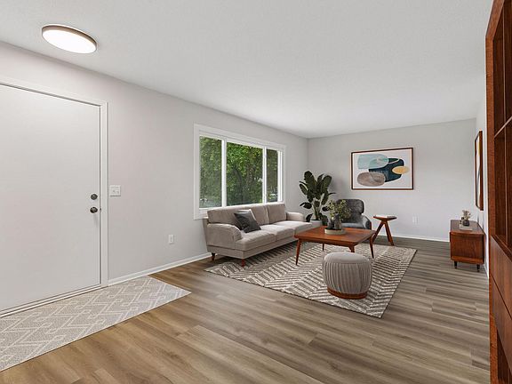 4th image of 310 18th Ave SE