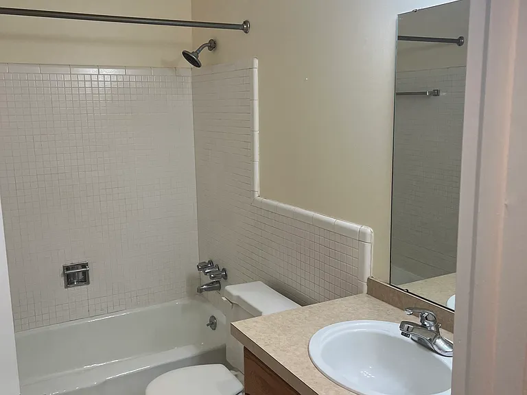 468 Fox Hills Dr S #6 — Photo 8