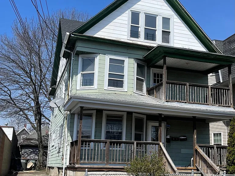 223 Spring St — Photo 2