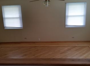 108 E Pineview Dr, Round Lake Park, IL