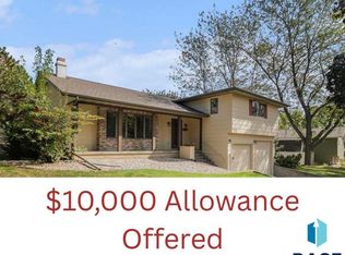 912 Jennifer St, Madison, SD 57042
