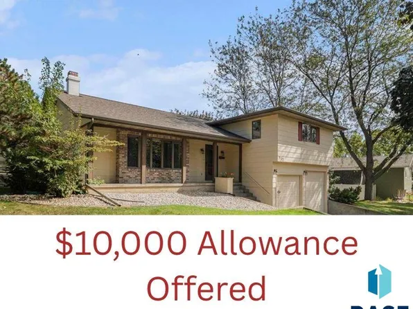 912 Jennifer St, Madison, SD 57042