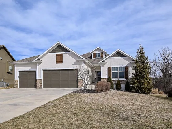 4903 McCormick Dr, Basehor, KS 66007