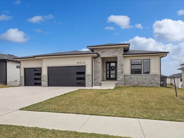 18012 Townsend Dr, Clive, IA 50325