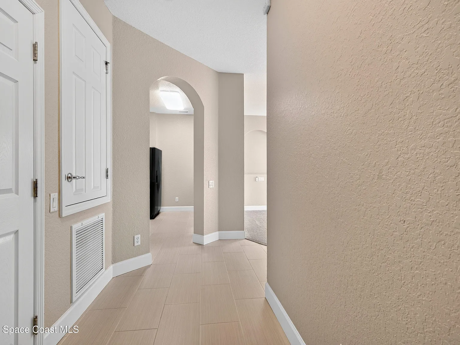 3 bed, 2.0 bath, 1247 sqft, $1,995 — Photo 3