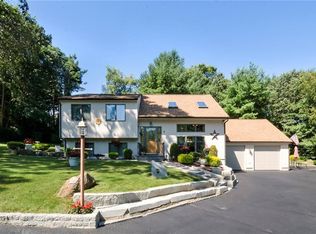 8 Eisenhower St, Coventry, RI 02816