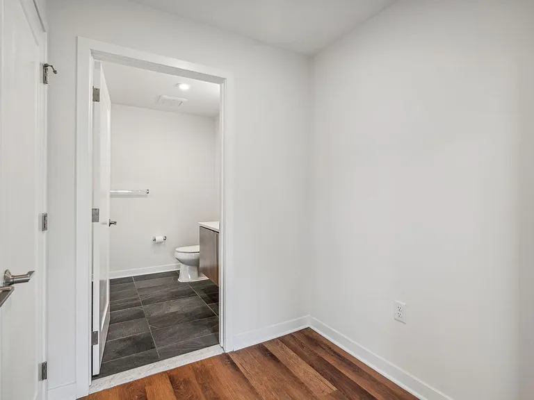 Graduate Pointe — Photo 241