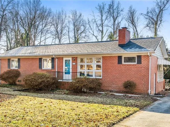 3015 Dellwood Dr, Greensboro, NC 27408