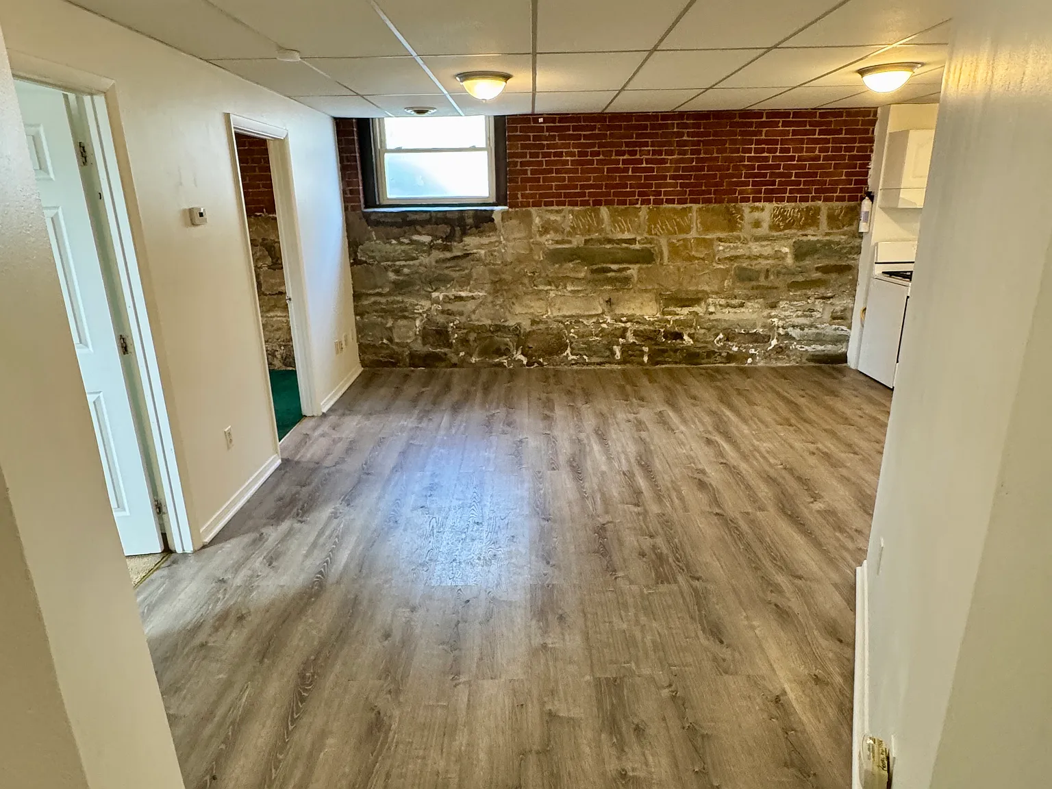3 bed, 1025 sqft, $1,895 — Photo 2