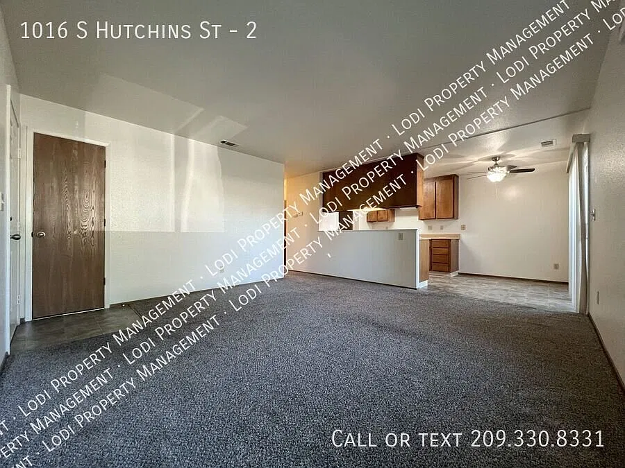 Charming Downstairs Two Bedroom Two Bath Apartment — Photo 2