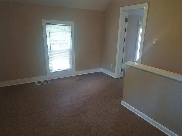 916 N Hill St — Photo 14