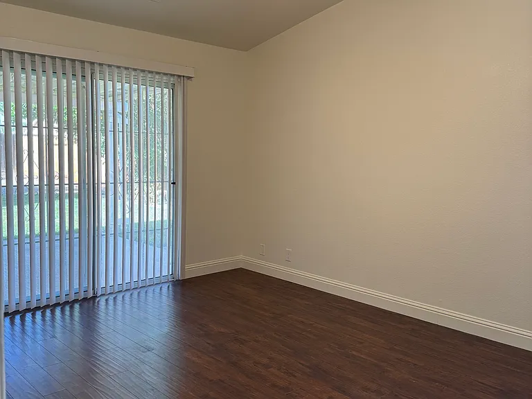 16920 Yvonne Dr — Photo 11