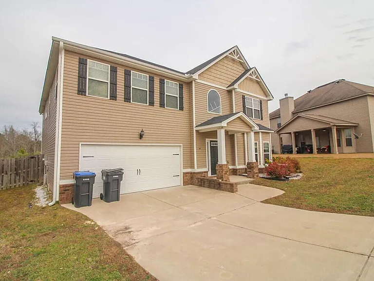 2733 Huntcliffe Dr — Photo 3