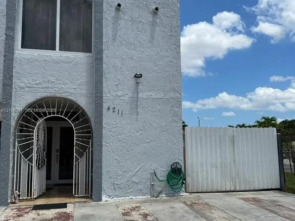 4211 W 10th Ln, Hialeah, FL 33012