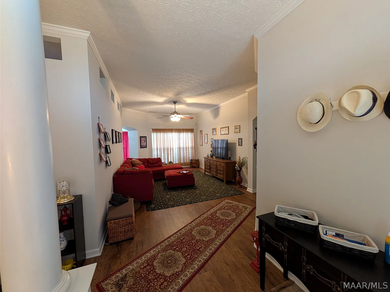 4 bed, 2.0 bath, 2203 sqft, $2,200 — Photo 3