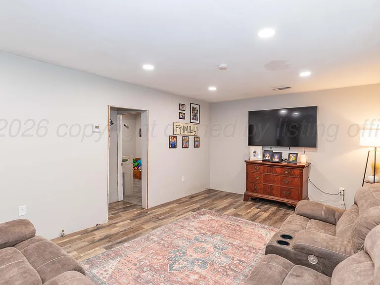 216 W 5th St — Photo 5
