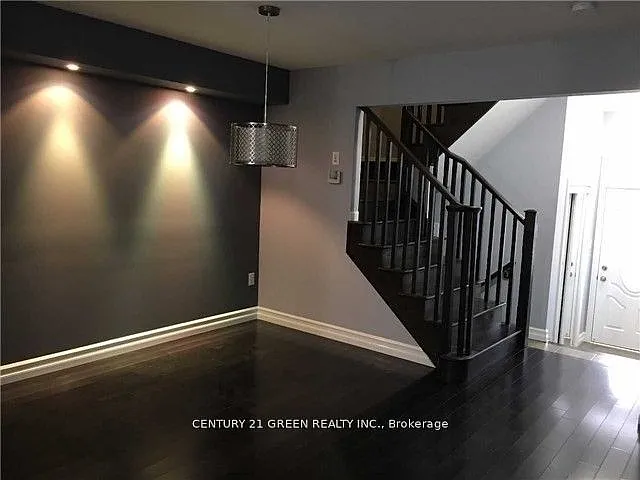 1048 Haxton Hts — Photo 9