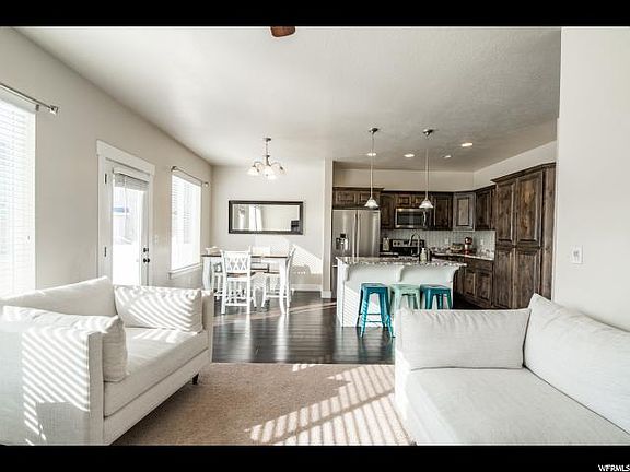 5th image of 223 W Silver Springs Dr