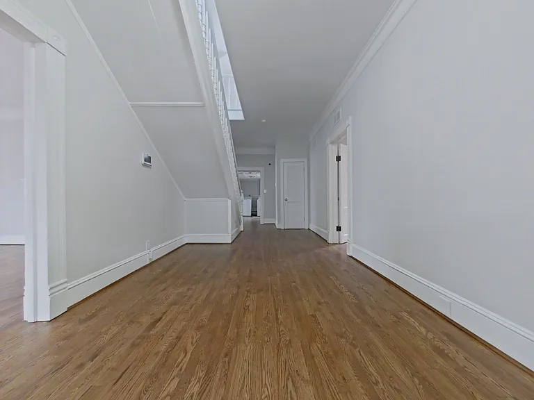 304 Oakwood St — Photo 9