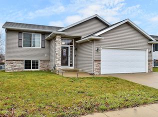 5375 Castleview Dr, Rochester, MN 55901