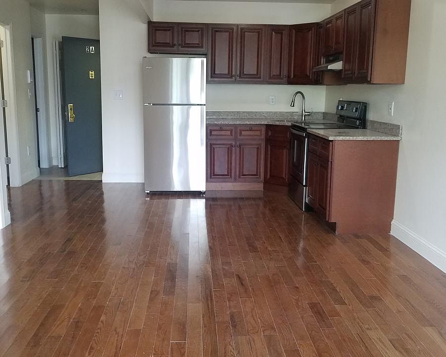 2nd image of 1553 Glover St