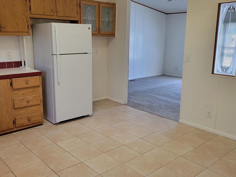 Kitchen, dining area