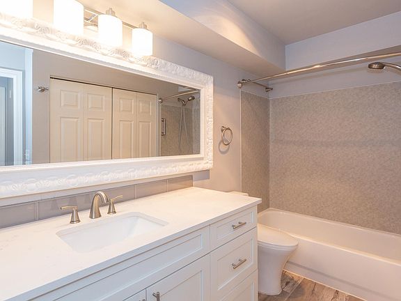 4th image of 22855 E Country Vista Dr Unit 412