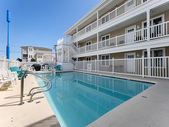 3rd image of 402 E 25th Ave #103